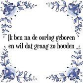 Tegeltje met Spreuk (Tegeltjeswijsheid): Ik ben na de oorlog geboren en wil dat graag zo houden + Kado verpakking & Plakhanger