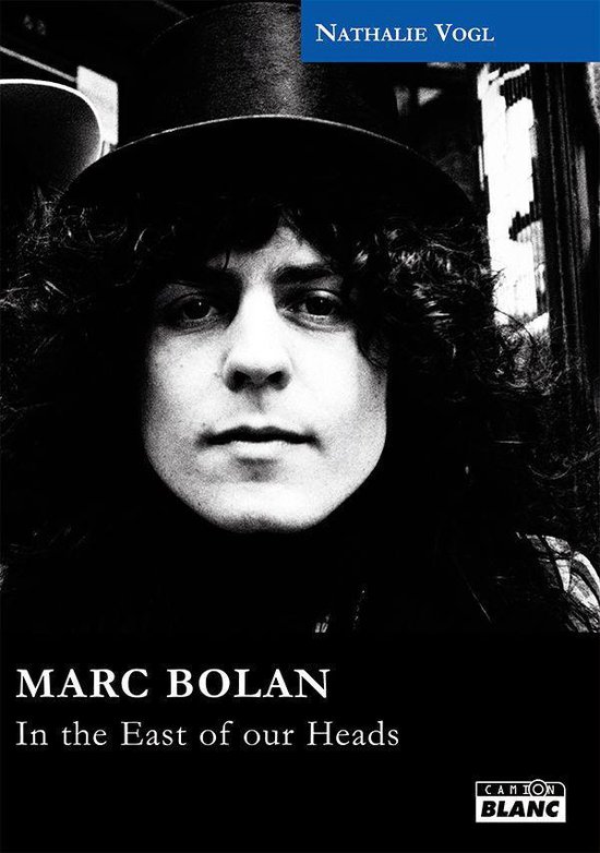 Boek met een zwart-witfoto van Marc Bolan met een hoge hoed en krullend haar. Titel: MARC BOLAN In the East of our Heads.