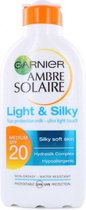 Garnier Ambre Solaire Light & Silky Zonnebrandcrème (SPF 20)