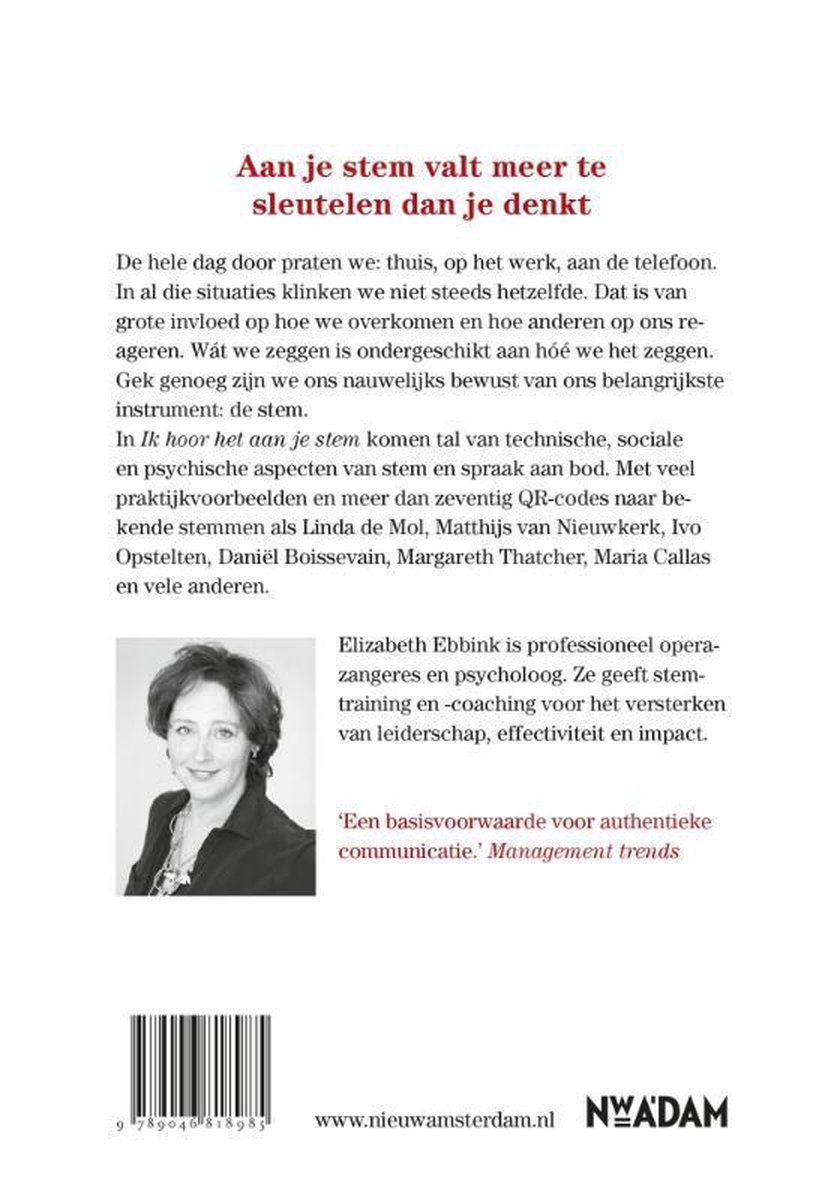 Achterkant van het boek 'Aan je stem valt meer te sleutelen dan je denkt'. Met een portretfoto van Elizabeth Ebbink.