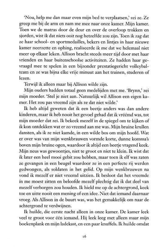 'Nou, help me dan maar even mijn bed te verplaatsen,' zei ze. Ze greep me bij de arm en nam me mee naar onze kamer.