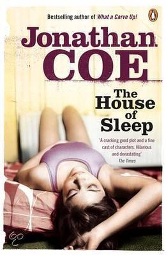 Boekhoes voor The House of Sleep van Jonathan Coe. Een meisje ligt op haar rug op een bed.
