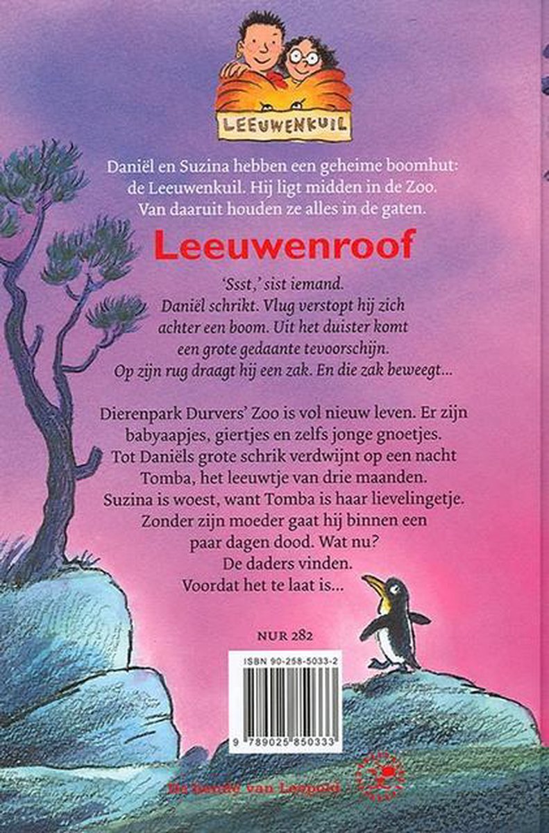 Achterkant van het boek 'Leeuwenroof'. Een pinguïn staat op een rots, met een boom en tekst.