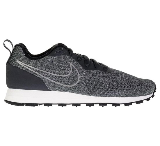 Nike MD Runner 2 ENG Mesh Sneakers - Maat 37.5 - Vrouwen - grijs/zwart |  bol.com