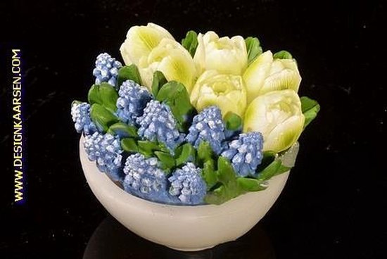 Schaaltje met tulpen WIT en blauwe druifjes, KAARS