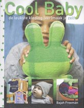 Boekomslag met kind dat een groen, pluche figuur vasthoudt. Tekst: Cool Baby, de leukste kleding (ver)maak je zelf.