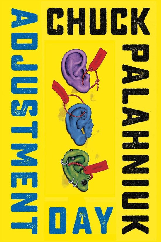 Boekcover met de titel 'ADJUSTMENT DAY CHUCK PALAHNIUK' in blauwe en zwarte letters. Drie oren in paars, blauw en groen met rode prijskaartjes.
