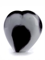 Glazen urn. Asbestemming. "Klein hart" zwart-wit niet doorzichtig. 12 cm hoog.