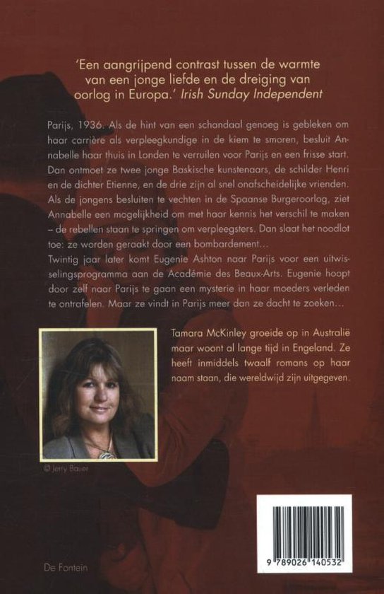 Portret van schrijfster Tamara McKinley met bruin haar, lachend.