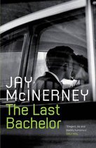 Boekomslag met de titel 'The Last Bachelor' van Jay McInerney. Zwart-witfoto van een stel in een auto.