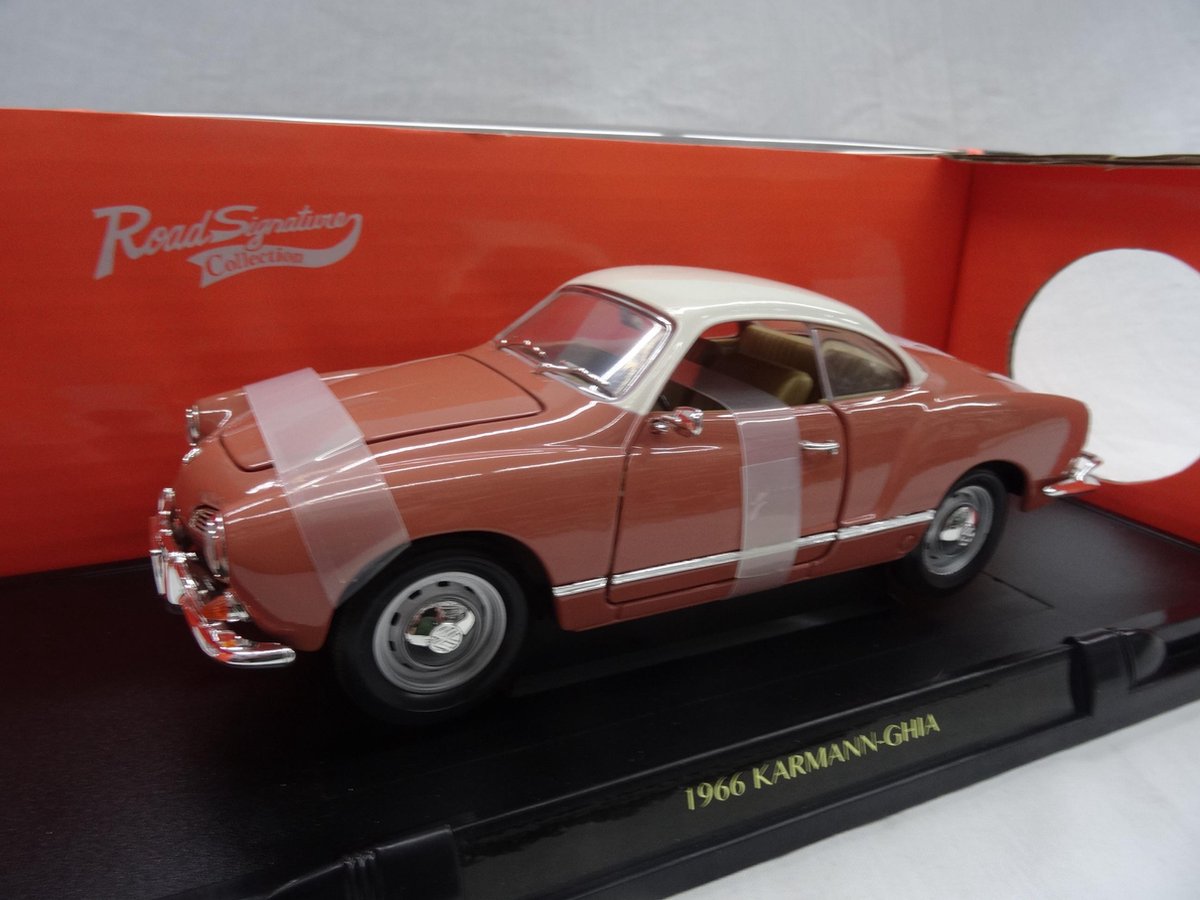 Volkswagen Karmann-Ghia 1966 - 1:18 - Road Signature | bol