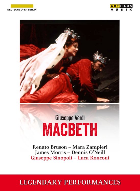 Giuseppe Verdi Macbeth, Deutsche Oper Berlin. Een vrouw met kroon en cape en een man met kroon in rode gewaden.