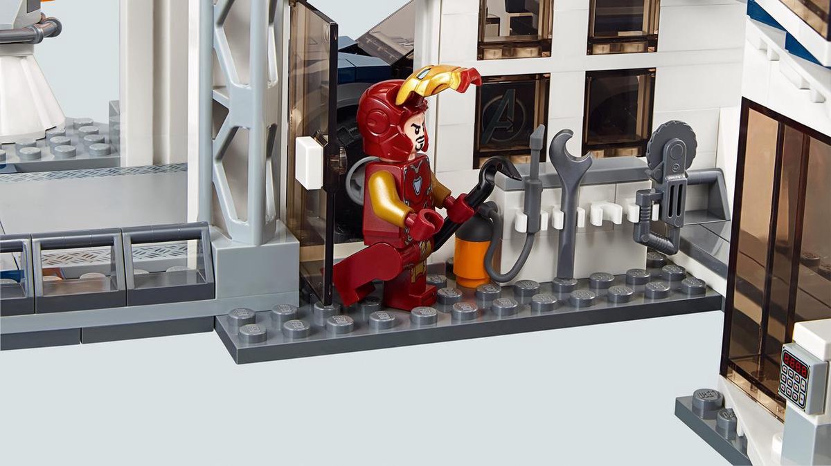 LEGO Marvel Avengers : L'attaque du QG des Avengers 76131 – Kit de  construction (699... | bol.com