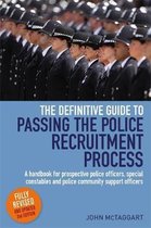 ISBN Definitive Guide To Passing The Police Recruitment Process: A handbook for prospective police office, Education, Anglais, 304 pages