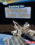 Searchlight Books ™ — What's Amazing about Space? - Exploring the International Space Station
