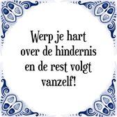 Tegeltje met Spreuk (Tegeltjeswijsheid): Werp je hart over de hindernis en de rest volgt vanzelf! + Kado verpakking & Plakhanger