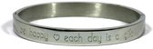 Chique - stalen bangle - brede 8mm bangle RVS - be happy, every day is a gift - 60 mm