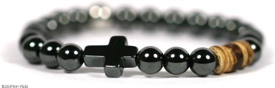 IbizaMen Kids armband met donkergrijze kralen, zwart kruisje en houten kralen.