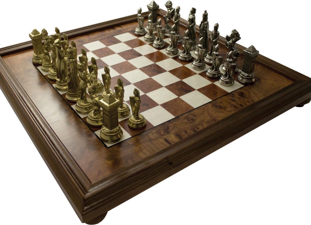 beeld bericht radar Luxe schaakset - Mary Stuart stukken klassiek goud zilver met schaakbord  van elm hout... | bol.com