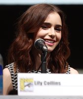 Lily Collins - Tous les articles