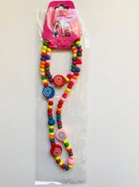 Houten kinderketting en kinderarmband - snoepje - kleuren van de snoepjes: geel of blauw of rood of paars of roze of groen of oranje - kleuren van de kralen: geel oranje groen paars roze blau