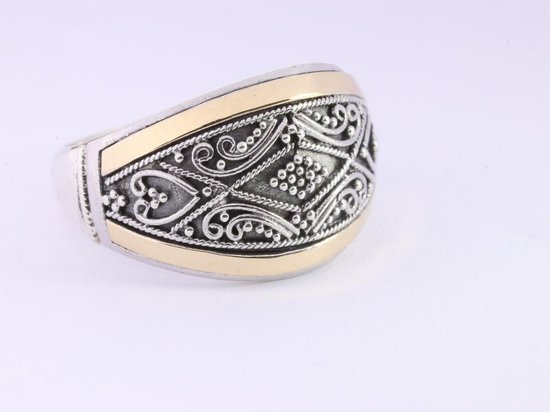 Traditionele bewerkte zilveren ring met 18k gouden banden - maat 18