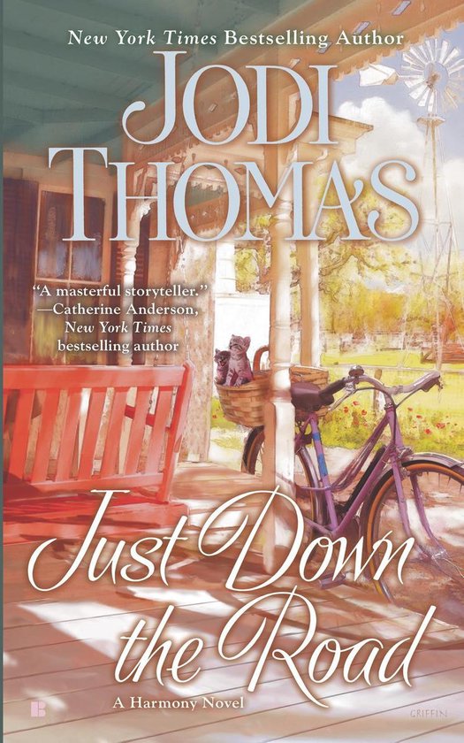 Boekcover van 'Just Down the Road' door Jodi Thomas. Een fiets met een mandje met kittens staat op een veranda.