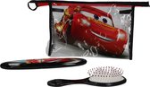 Disney Pixar Cars Toillettas Set voor Kinderen met Haarborstel en Tandenborstelkoker – 15x22x7cm | Logeer Pakket | Logeer tasje voor Jongens | Tasje voor Toiletartikkelen voor Loge