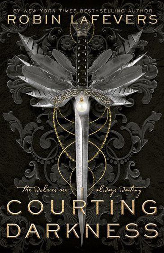 Couverture de livre : une épée avec des plumes et des motifs ornementaux. Titre : Courting Darkness.