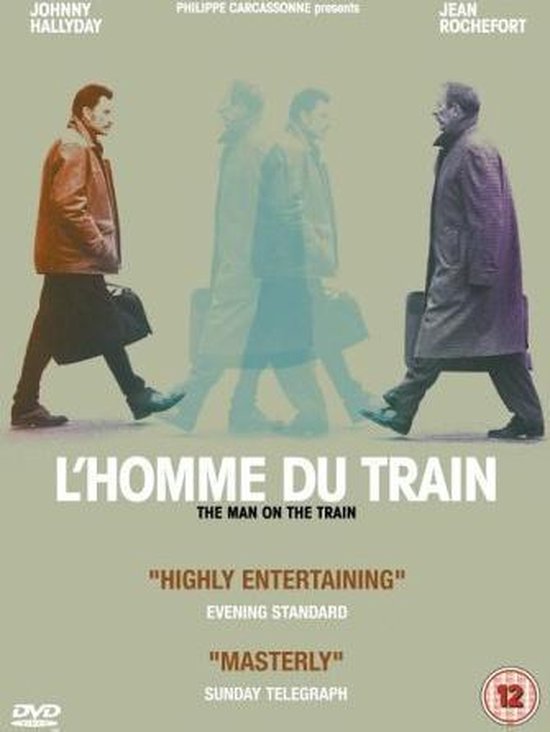 L'Homme du Train: Johnny Hallyday en Jean Rochefort lopen met koffers op een perron. De titel is L'Homme du Train.