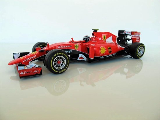 Burago - Scale 1/18 - Ferrari SF15-T - Driver: K. Räikkönen