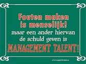 Fouten maken is menselijk! Maar een ander hiervan de schuld geven is management talent! Metalen humorbordje 15x21cm