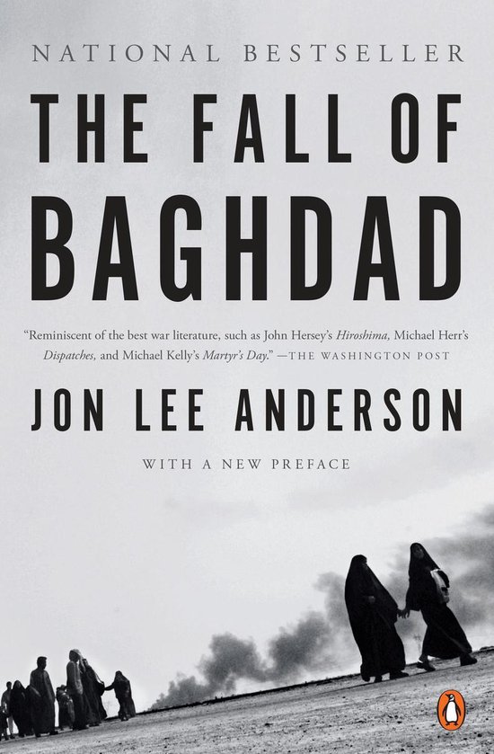 Boek 'The Fall of Baghdad' door Jon Lee Anderson, met een zwart-wit illustratie van mensen die door rook lopen.