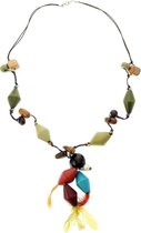 Lange ketting met multi-color houten kralen en hanger met veren