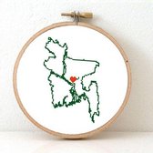 Bangladesh borduurpakket - Geprint telpatroon met kaart van Bangladesh en een hart voor Dhaka. kruissteek patroon geschikt voor beginners