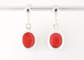 Hoogglans zilveren oorstekers met rode koraal steen