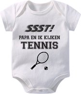 Hospitrix Baby Rompertje met Tekst  " SSST! Papa en ik kijken Tennis " | 0-3 maanden | Korte Mouw |  | Cadeau voor Papa | Aanstaande Vader | Vaderdag
