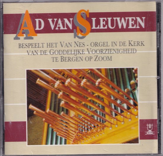 Ad van Sleuwen bespeelt het Van Nes-orgel in de Kerk van de Goddelijke Voorzienigheid te Bergen op Zoom