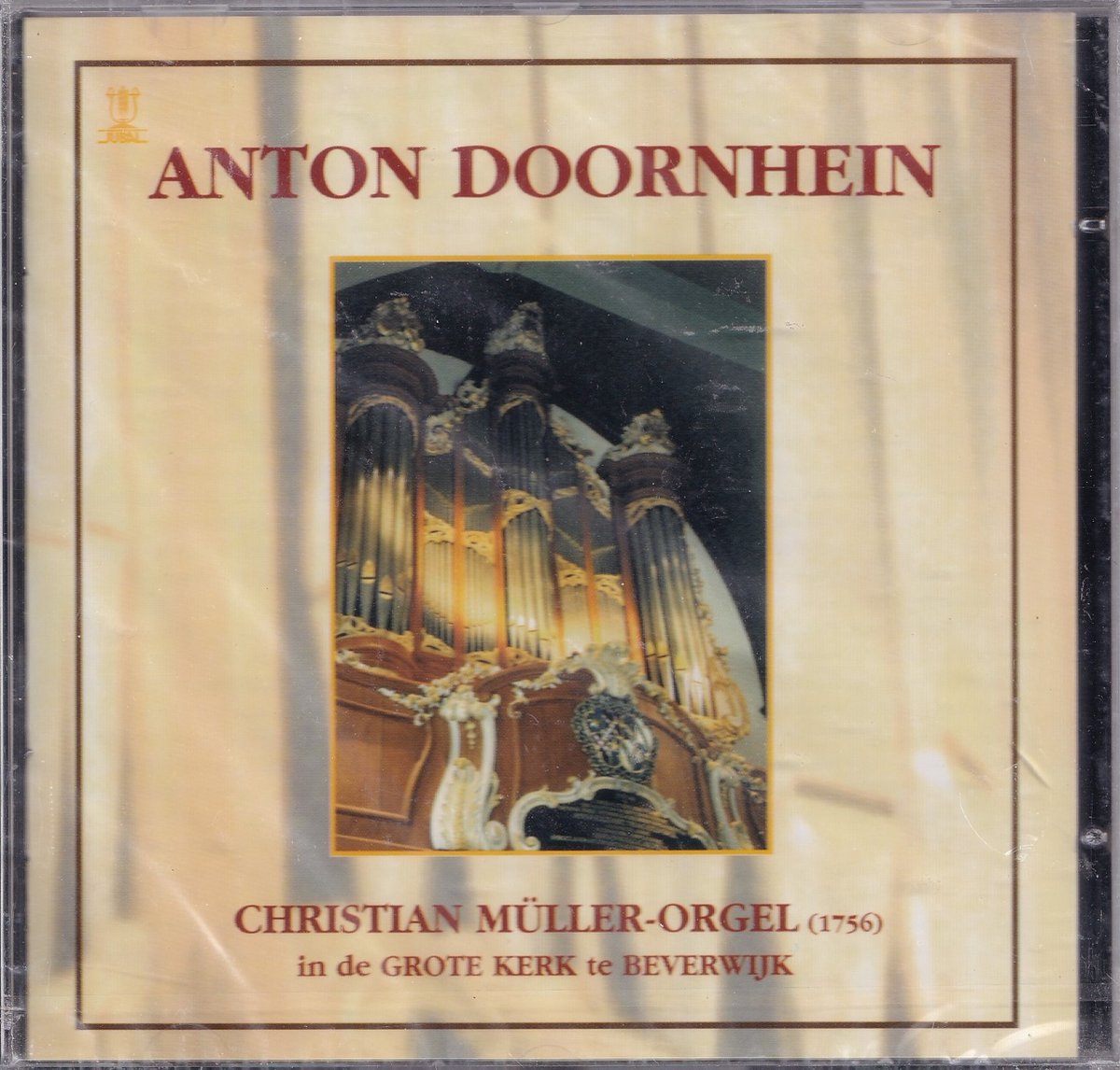Anton Doornhein bespeelt het Christan Müller-orgel in de Grote Kerk te Beverwijk