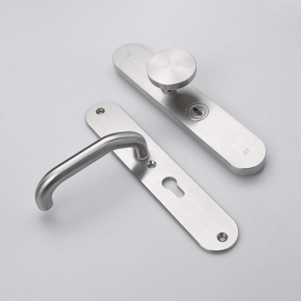 MASSIEF RVS Tzunali Deurbeslag. Model MINHO SKG*** BREED T=15/5 VKTB (kerntrek) PC55 BUITEN KNOP TORRES VK; BINNEN KRUK FORNOS