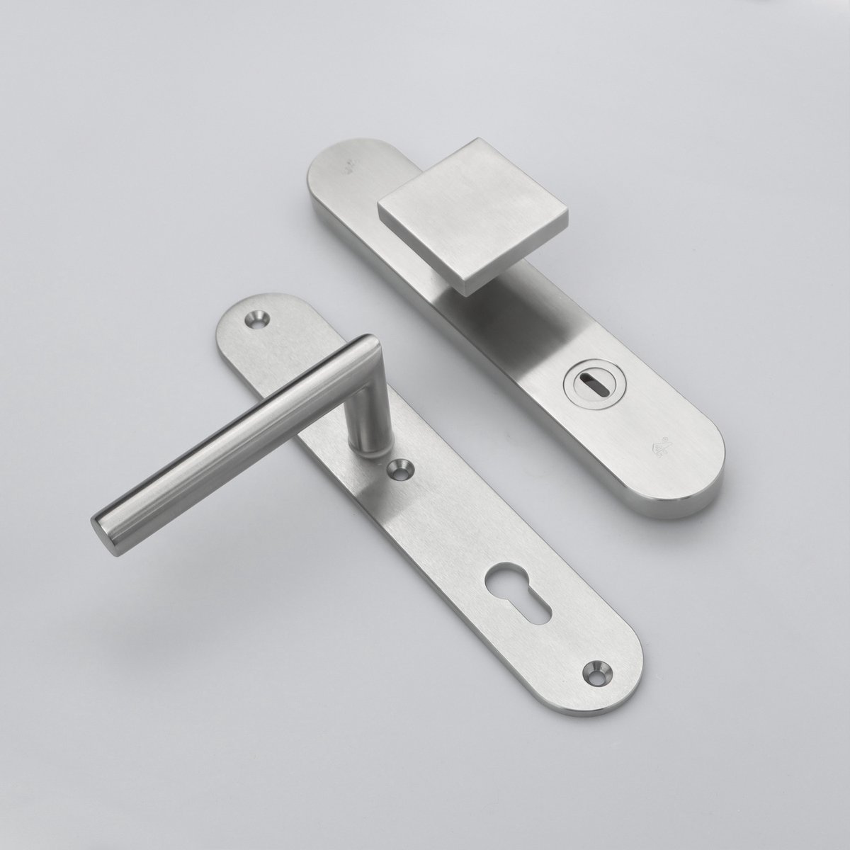MASSIEF RVS Tzunali Deurbeslag. Model MINHO SKG*** BREED T=15/5 VKTB (kerntrek) PC92 BUITEN KNOP TORRES VK; BINNEN KRUK ANADIA