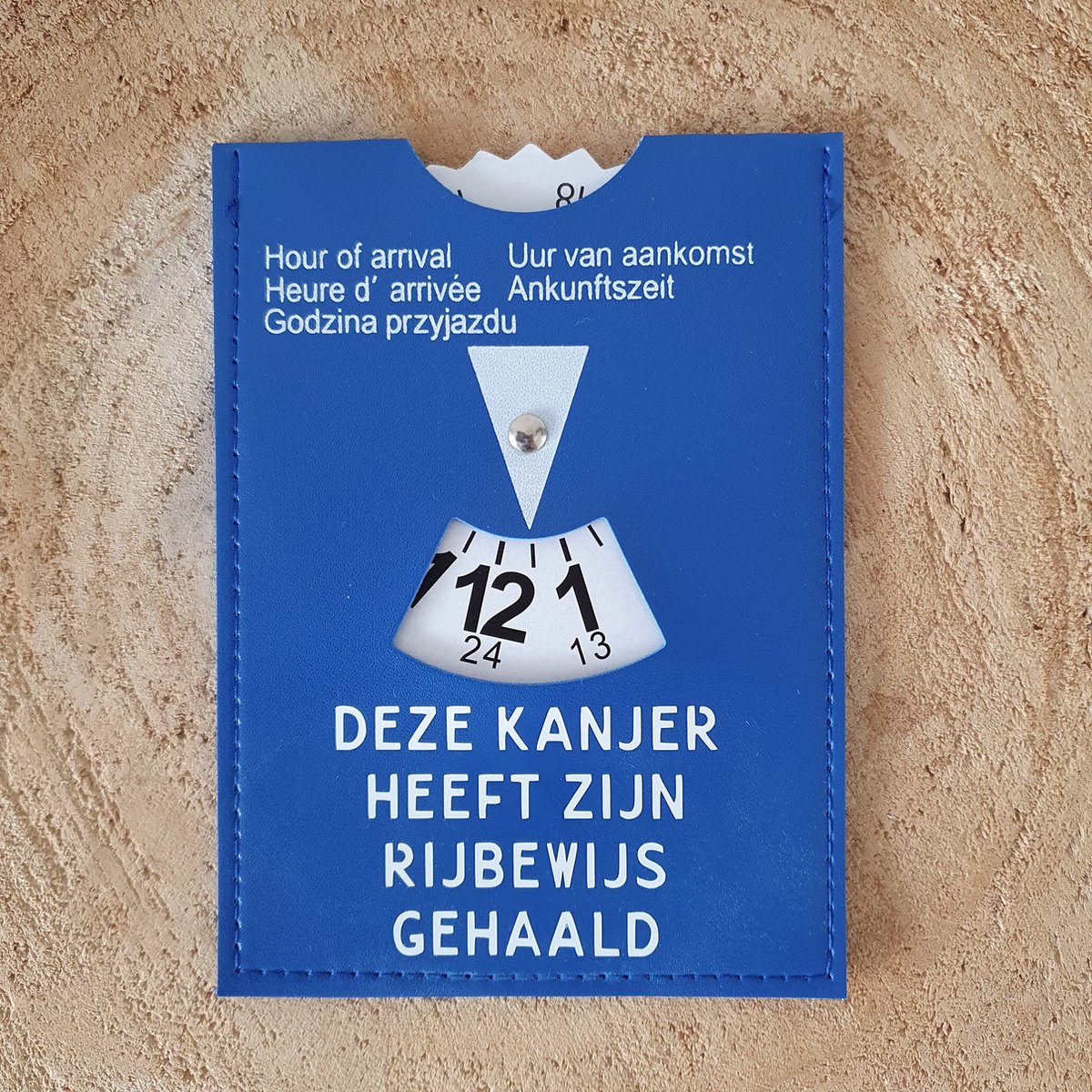 Parkeerschijf Deze Kanjer Heeft Zijn Rijbewijs Gehaald Geslaagd parkeerschijf-deze-kanjer-heeft-zijn-rijbewijs-gehaald-geslaagd