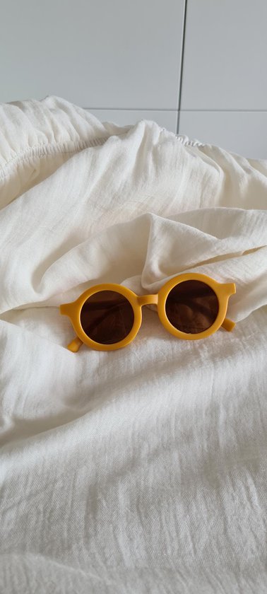 Kinderzonnebril met Metalen scharnier- Zonnebril voor kinderen - Unisex - UV400 bescherming - Hippe retro/Vintage zonnebril rond - Okergeel inclusief brillen hoesje - Koningsdag