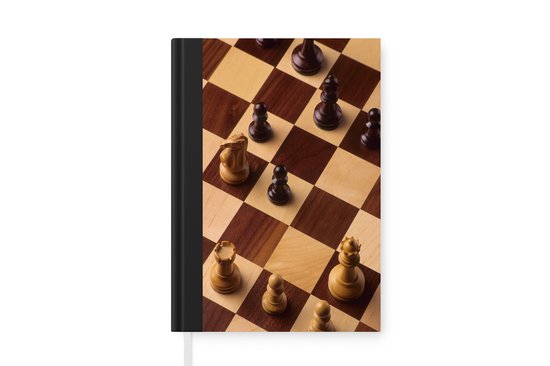 Notitieboek - Schrijfboek - Het schaakbord gedurende een potje schaken - Notitieboekje klein - A5 formaat - Schrijfblok
