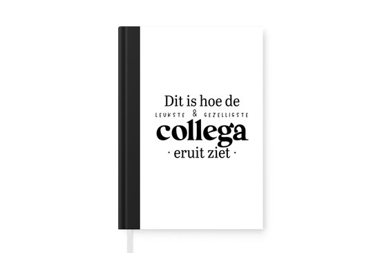 Notitieboek - Schrijfboek - Spreuken - 'Dit is hoe de leukste & gezelligste collega eruit ziet' - Quotes - Werk - Notitieboekje klein - A5 formaat - Schrijfblok