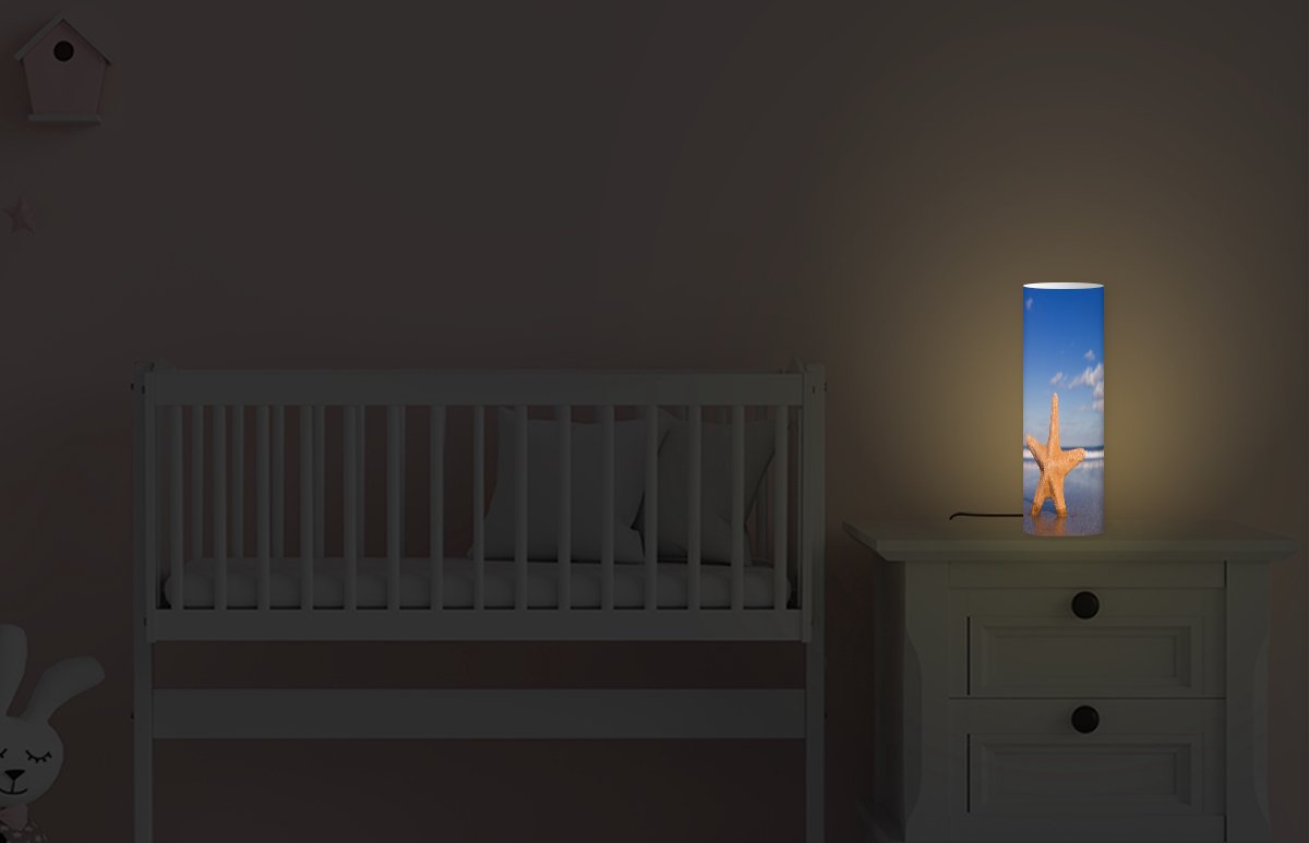 Lamp - Nachtlampje - Tafellamp slaapkamer - Zeester - Oranje - Zand - 50 cm hoog - Ø15.9 cm - Inclusief LED lamp