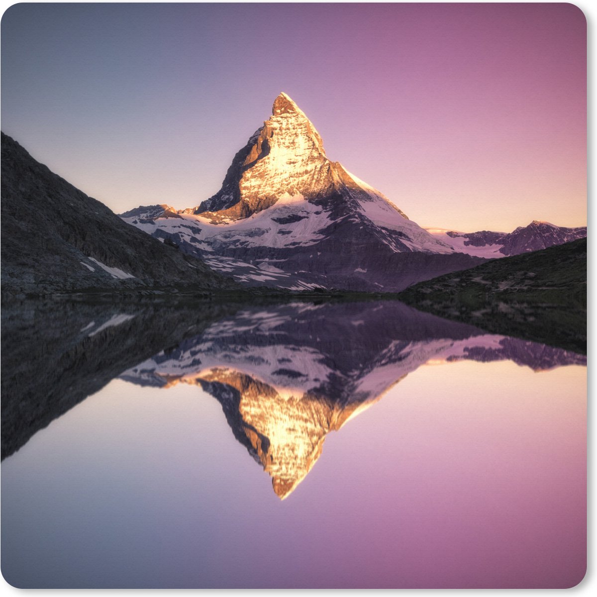 Muismat XXL 80x80 cm - Bureau onderlegger - Bureau mat Matterhorn bij zonsopgang vanaf Riffelsee in Zwitserland - Bureaumat - Gaming mousepad xl - Bureaulegger groot - Computer deskmat