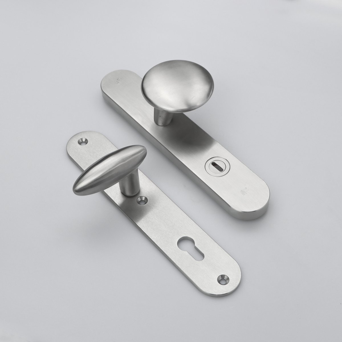 MASSIEF RVS Tzunali Deurbeslag. Model MINHO SKG*** BREED T=15/5 VKTB (kerntrek) PC92 BUITEN KNOP GUARDA; BINNEN KRUK OVIDIO