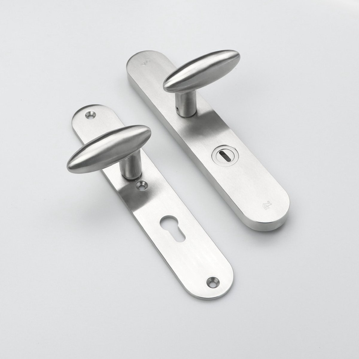 MASSIEF RVS Tzunali Deurbeslag. Model MINHO SKG*** BREED T=15/5 VKTB (kerntrek) PC72 BUITEN KNOP OVIDIO; BINNEN KRUK OVIDIO