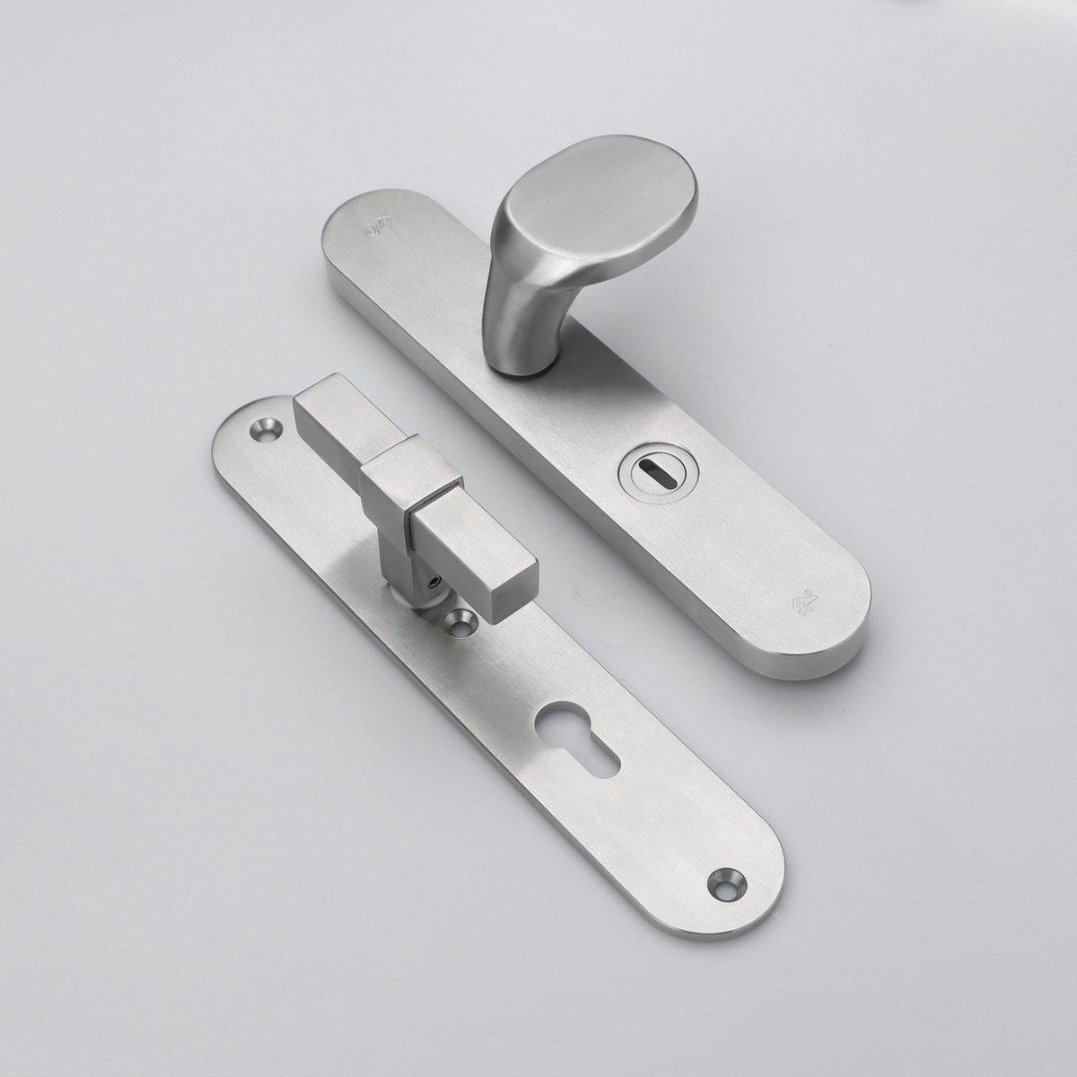 MASSIEF RVS Tzunali Deurbeslag. Model MINHO SKG*** BREED T=15/5 VKTB (kerntrek) PC72 BUITEN KNOP NELAS; BINNEN KRUK BRUSSEL
